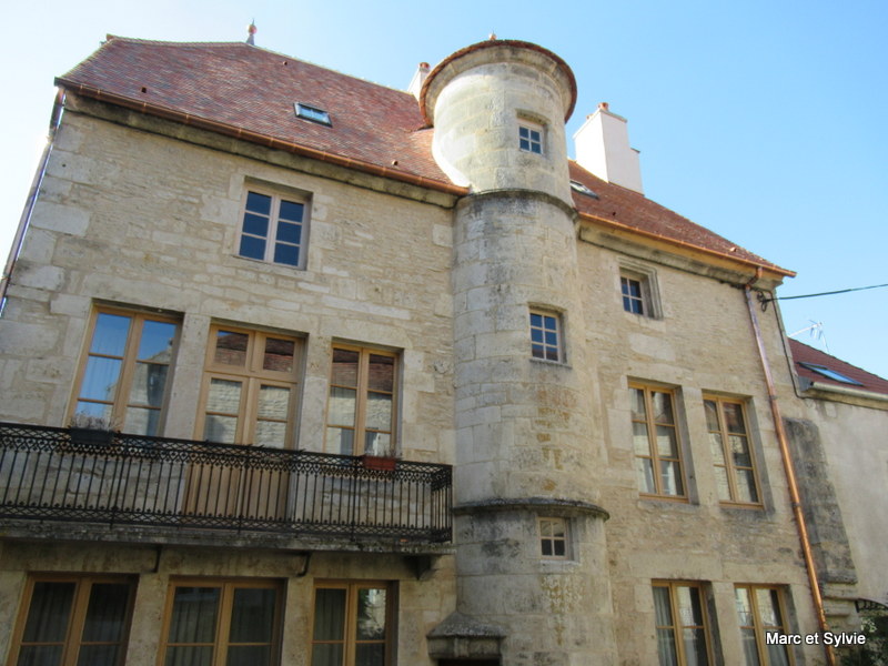 Maison avec tourelle d'escalier